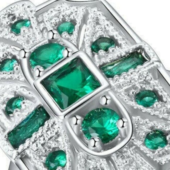 Green Cocktail Ring Size 6 1/2 - Picture 2 of 2